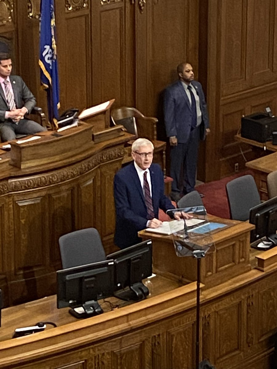 MayorCoryMason's tweet photo. At the State of the State where Governor Evers just proposed increasing funding to local governments by $500 million for critical local services like police and fire! @GovEvers @MayorCoryMason https://t.co/AzB9CSYNjP
