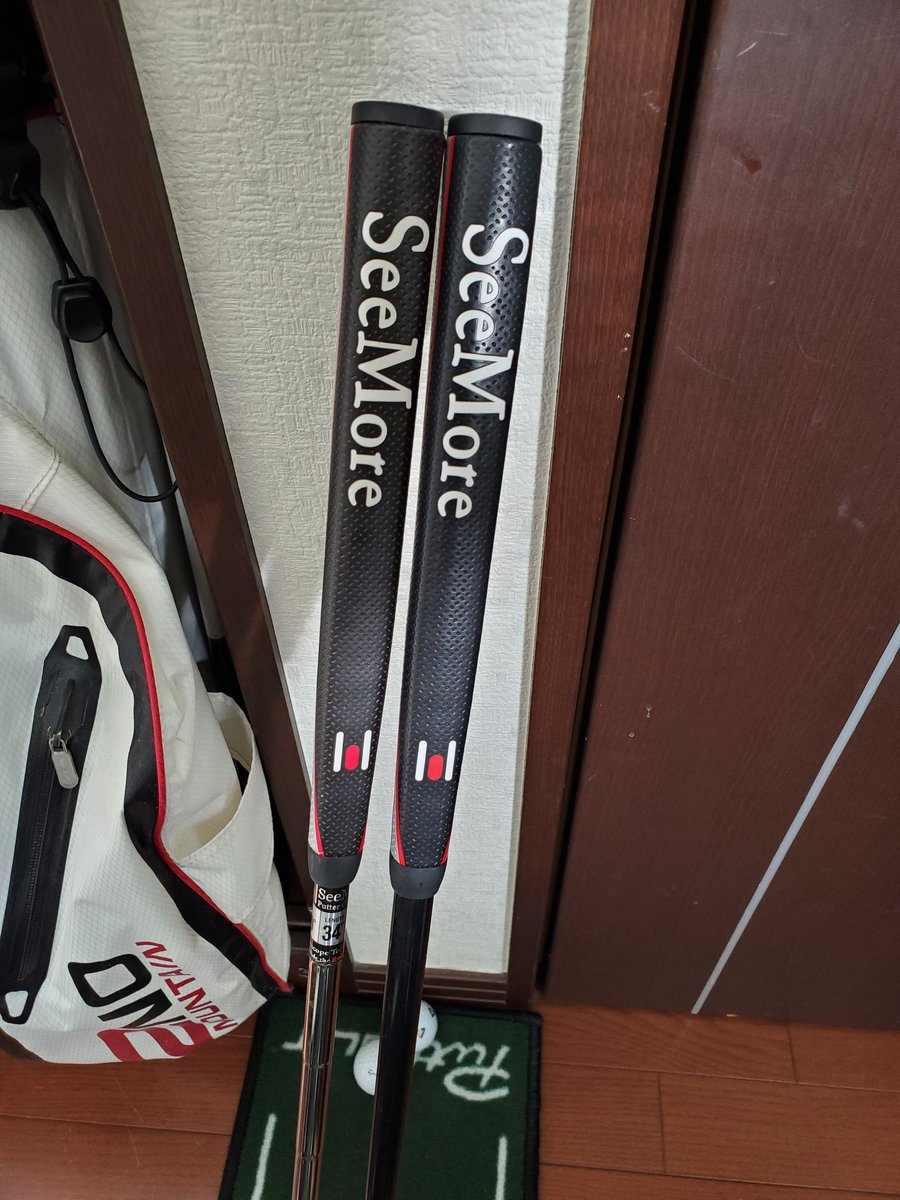zousangolf's tweet photo. #seemoreputter
銀が9.5ft超の速いグリーン用だが9.0でも使用(タカカッタノデ)。測定上10歩距離で1-2歩違う。打感の柔らかい黒のブレードの方が厚いつもりでいたんだがこうやってみるとコの字になっていて、むしろ薄い。材質か。ショップでベターな製品に出会わないことに毎回ほっとしてる。
#ゴルフ https://t.co/mhNdHrJEbo