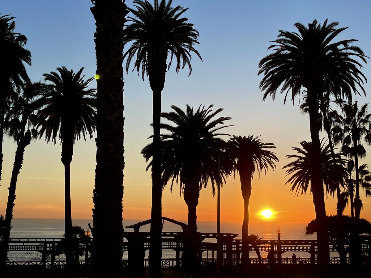 Staff_Commodore's tweet photo. Tonights Santa Monica sunset! https://t.co/3GmQKpSWui