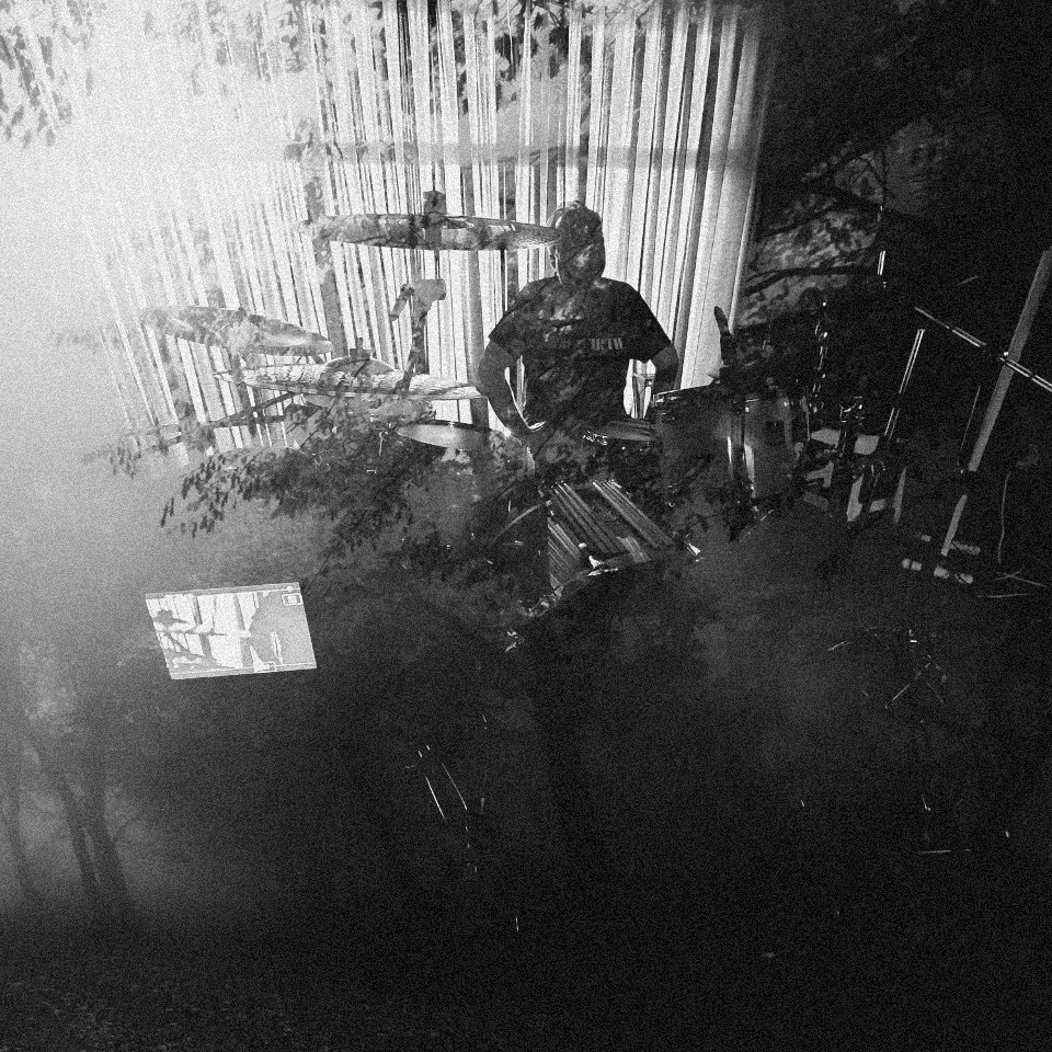 ContrasMusica's tweet photo. Paulo Ibarra (@PauloIbarraG) montando el set de batería en #RemiStudio. ■ #Claroscuro https://t.co/BaUSYLwW2Y