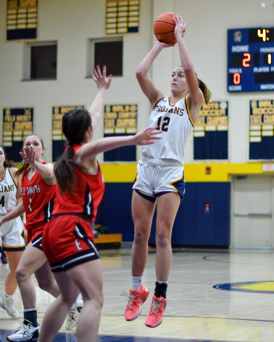 skerrphotos's tweet photo. #8 Simsbury battles through injury &amp; foul trouble in 39-31 victory over #11 EO Smith

@CoachZullo @SimsburyTrojans @CollinsvillePrs @CTVarsity @ciacsports @SimsburyPatch #ctgb https://t.co/UCvoSDAtky