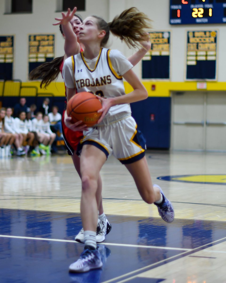 skerrphotos's tweet photo. #8 Simsbury battles through injury &amp; foul trouble in 39-31 victory over #11 EO Smith

@CoachZullo @SimsburyTrojans @CollinsvillePrs @CTVarsity @ciacsports @SimsburyPatch #ctgb https://t.co/UCvoSDAtky