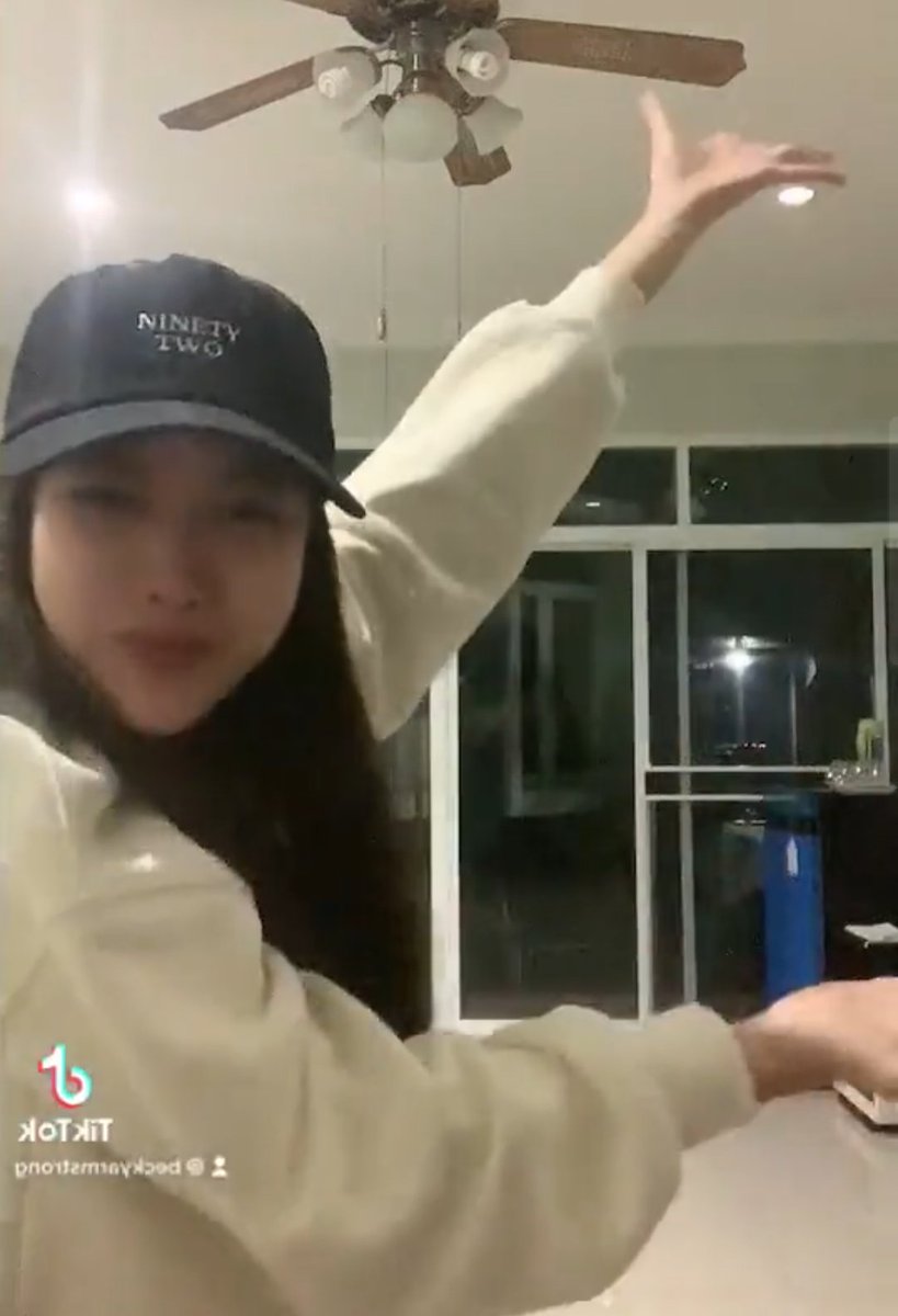 BackPainForGood's tweet photo. Sarocha meme thread 

#1ล้านฟอลขออยู่ข้างฟรีน 
FREEN 1M FOLLOWERS https://t.co/cphg2l1tvM