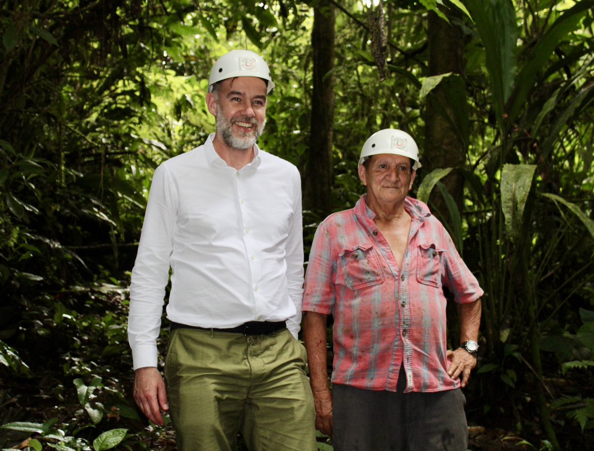 cooperation_lu's tweet image. In Costa Rica🇨🇷, @FranzFayot visited the projects of the NGO #FUNDECOR &amp;amp; @IforD_FCCF, which, supported by #LuxAid, aim to restore degraded forest areas &amp;amp; make them economically, ecologically &amp;amp; socially sustainable, while guaranteeing a long-term return for investors.🌳♻️