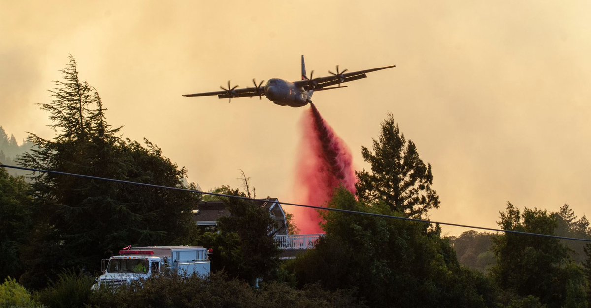 MAFFS_Corp's tweet photo. Here's a look at MAFFS in action over wildfires in Sonoma County, CA  Photo by Evan Jacobs #MAFFS #MAFFS II #ProtectionFromAbove #MilitaryFirefighting #AerialFirefighting #C130 #C-130 #KC390 #C-390 #C390 #C27J #Firefighting #GlobalWarming #Firefighting #Brushfire @airattackimages https://t.co/sHoWUn6KBC