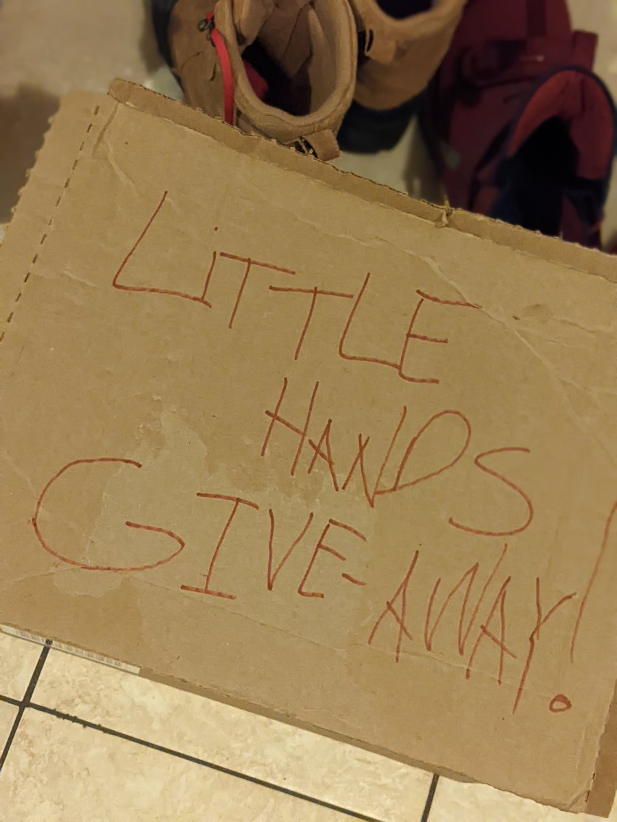 justachance13's tweet photo. HIS FIRST EVER GIVEAWAY ‼️
#LittleHANDS✋✋🏻✋🏼✋🏾✋🏿 #CoachRYAN IT'S DEFINITELY TIME FOR HIS #OWN PAGE🤦🏽♂️ #LEADER💯 #SURVIVOR🙏 🙏🏾 #WeCOMING🗣️🗣️ @cavs @Browns @CleGuardians https://t.co/bagmuTLP52