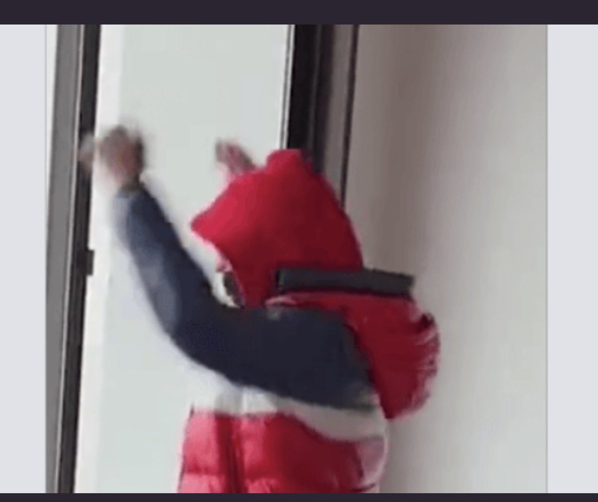 TommyGeezz's tweet photo. @kintzel23 @ReaperZerk Where did the hoodie go? And the palm angels pants lost the white stripes too? Interesting https://t.co/Jws5VOD3r5