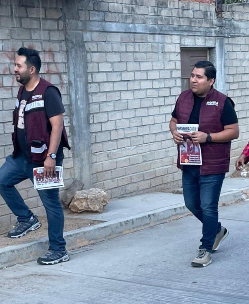 CarlosLopez_LJ's tweet photo. Hoy con mis camaradas @ShabinJara y @AlexVillegaz, recorrimos las Colonias Emiliano Zapata, Santa Elena y Del Valle, #Xoxocotlán, comunicamos sobre los trabajos y avances que ha realizado nuestro Gobernador @salomonj. 
#NoPodemosFallar 
(2) https://t.co/SZJf7JB5pB