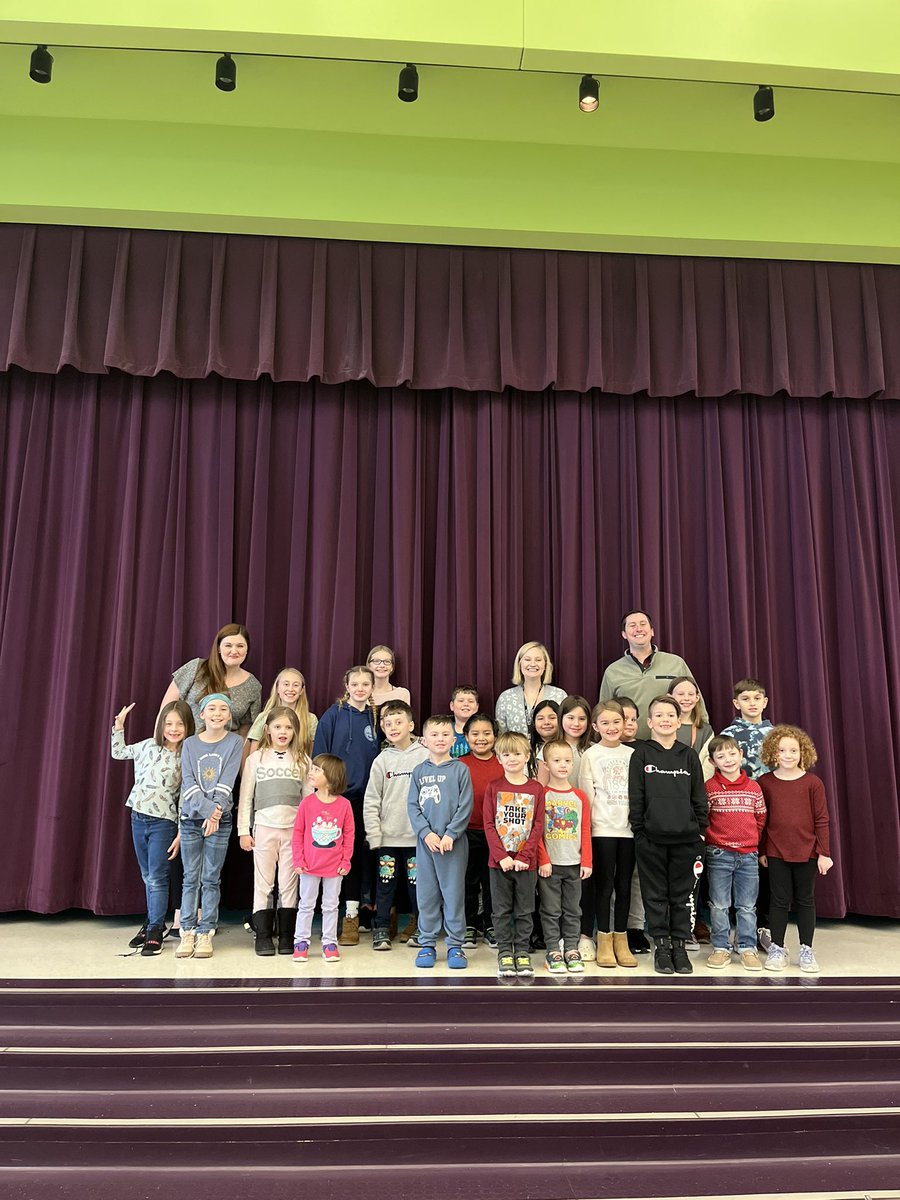 Ice cream sundaes with there <a href="/Hamilton_HLE/">Highland Elementary</a> HEROES of the MONTH! These students show their PRIDE consistently or made big improvements this month! @HLAsstPHCSD <a href="/RyanBrittonEdu/">Ryan Britton</a>