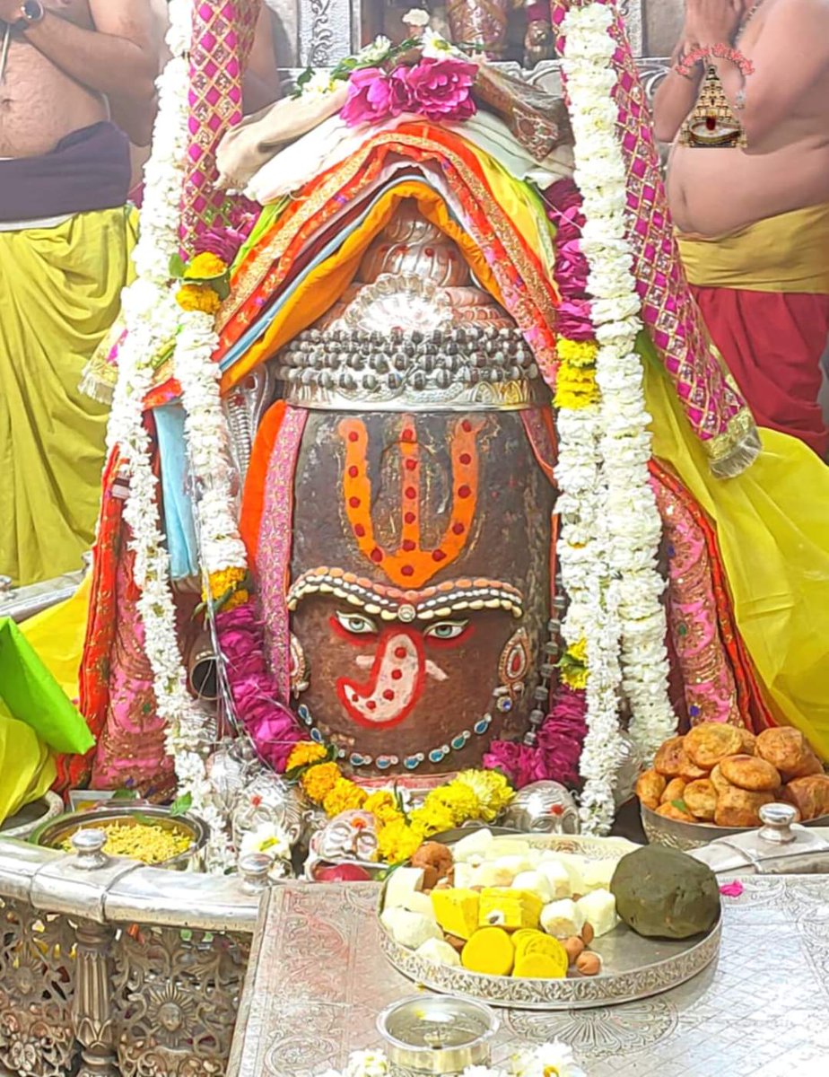 MahakalkaSevak's tweet photo. 🙏🌹जय श्री #महाकाल 🌹🙏
श्री #महाकालेश्वर_ज्योतिर्लिंग का आज का भस्मआरती श्रृंगार दिव्य दर्शन
🔱25 ��नवरी 2023 ( बुधवार ) 🔱🚩 https://t.co/Tysk2j7bIT