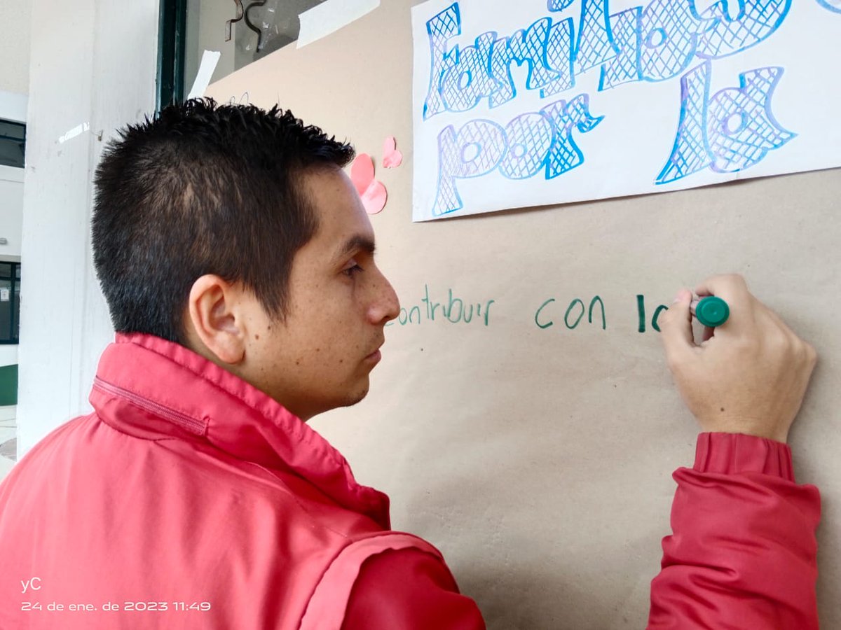 SebasMontanezRo's tweet photo. Sumapaz esta de fiesta, el regreso de sus niñas, niños y jóvenes al colegio, firmamos el acuerdo por la educación como compromiso a contribuir al proceso Educativo en el territorio para que sea una herramienta para lograr una Sumapaz rebelde, libre y soberana. #VolverAlColeEs 💛 https://t.co/mNd9XLY5Se