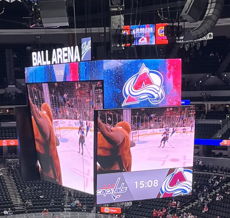 e_nick24's tweet photo. pov i didn’t notice that this was me #GoAvsGo #coloradoavalanche @Avalanche https://t.co/EVuXz4Vyab