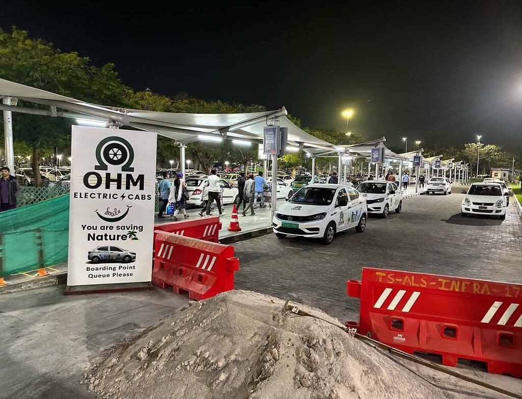 writeramesh's tweet photo. Nice to see the #ev movement grow and expand in Hyderabad. #cabs #sustainability #electric https://t.co/HezRdX6SwM https://t.co/RMlz44UAAg
