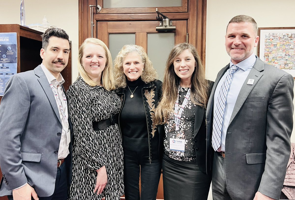 CollinsCRNA's tweet photo. Thank you for your time, @DonnaHowardTX, and thank you for providing such a bright example of true professionalism in nursing to our students. It was great to chat with you about how CRNAs contribute to safe, high-quality healthcare in our great state. #CRNAWeek #TxANA2023 https://t.co/7TC5YNumI7