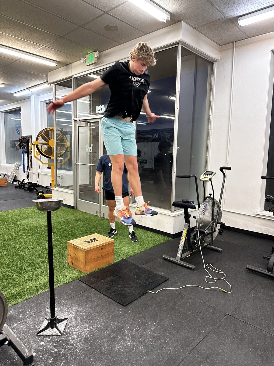 Darren Hansen (@coachdhansen) on Twitter photo <a href="/Ty_Wilkinson11/">Ty Wilkinson</a> <a href="/EchohawkRyken/">Ryken EchoHawk</a> <a href="/BertoReed16/">Robert Reed II</a> depth drop tests after cleans today. Working on growing some 💸 wings <a href="/Ty_Wilkinson11/">Ty Wilkinson</a> <a href="/EchohawkRyken/">Ryken EchoHawk</a> <a href="/BertoReed16/">Robert Reed II</a> depth drop tests after cleans today. Working on growing some 💸 wings