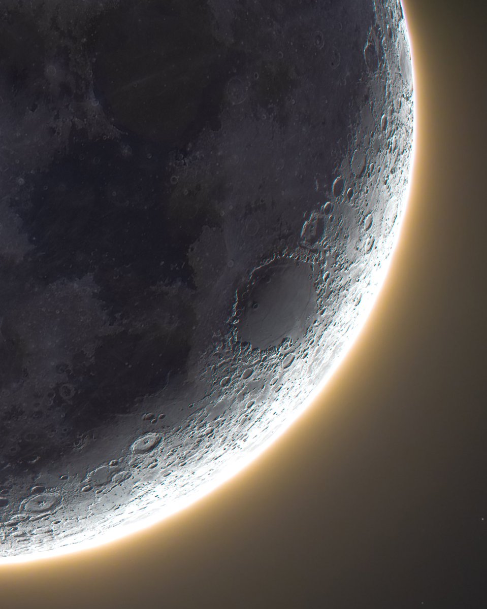 Rami Ammoun on Twitter "The Moon right now.. CrescentMoon"