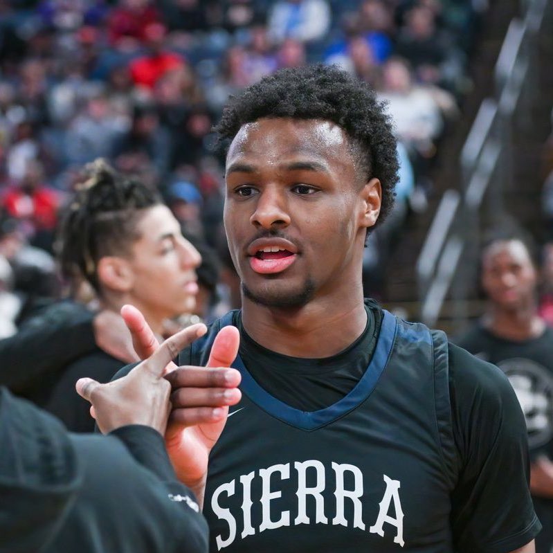 LegionHoops's tweet image. College coach on Bronny’s recruitment process:

“I tried to get involved, but you had to jump through a thousand hoops just to get to the mom… You’re not allowed to talk to the kid. You have to schedule a time on Tuesday or Thursday with the publicist just to talk to the mom.”