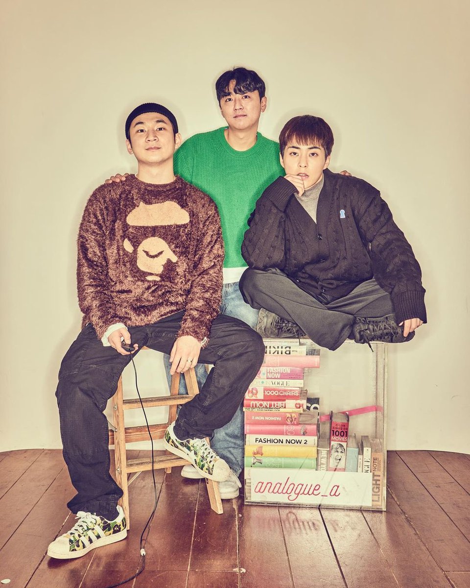 xoxiusoo's tweet photo. xiumin went to a self-shoot photo studio with his friends 🥹💙 https://t.co/BLyGYGq2ja