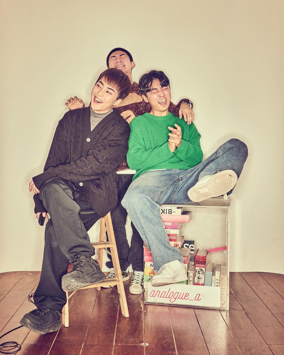 xoxiusoo's tweet photo. xiumin went to a self-shoot photo studio with his friends 🥹💙 https://t.co/BLyGYGq2ja
