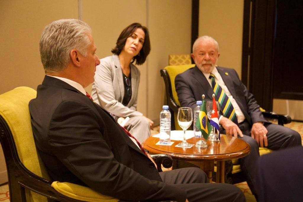 NeysoniaH's tweet photo. El presidente @DiazCanelB y el presidente @LulaOficial se reúnen en #Argentina, donde este martes sesiona la VII Cumbre de la #CELAC.
Este es el primer encuentro entre ambos mandatarios, luego de que @LulaOficial asumiera nuevamente la presidencia de #Brasil. #FlorenciaVaConTodos https://t.co/kgusp2LRay