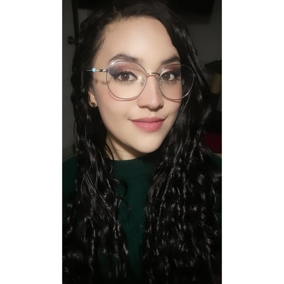 KaremRodrguezn2's tweet photo. La aceptación es sólo el comienzo de un amor para toda la vida ❤️
Si algo puedo decirles, es que nunca pierdan la oportunidad de ver cuán valiosos son 🥰
#metodocurly #amorpropio #cabellorizado https://t.co/YUUyAM5a6p