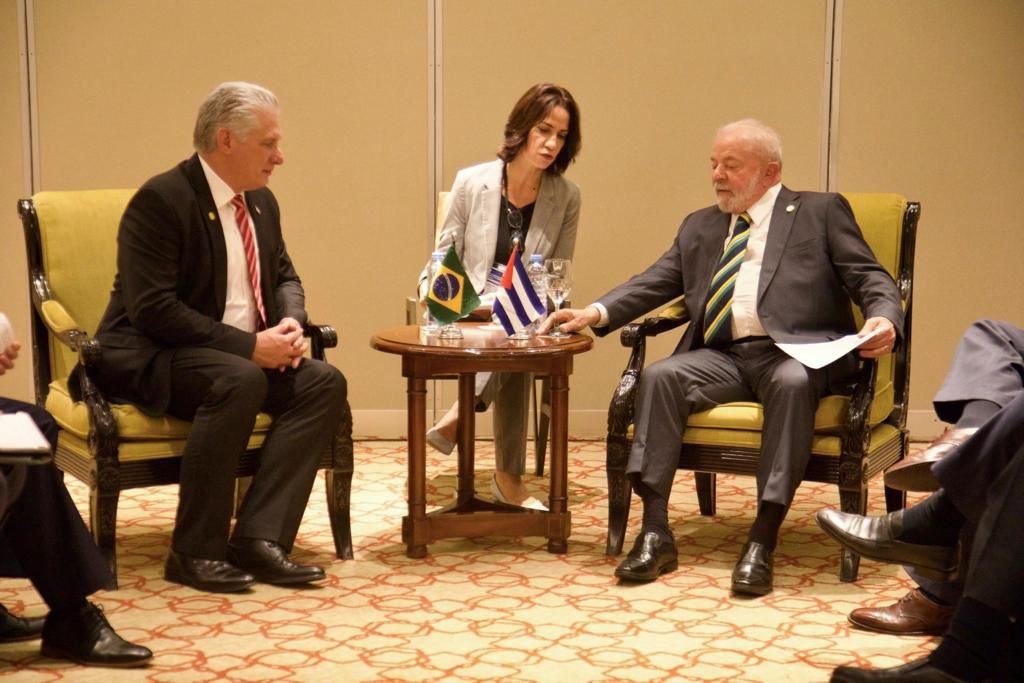 NeysoniaH's tweet photo. El presidente @DiazCanelB y el presidente @LulaOficial se reúnen en #Argentina, donde este martes sesiona la VII Cumbre de la #CELAC.
Este es el primer encuentro entre ambos mandatarios, luego de que @LulaOficial asumiera nuevamente la presidencia de #Brasil. #FlorenciaVaConTodos https://t.co/kgusp2LRay