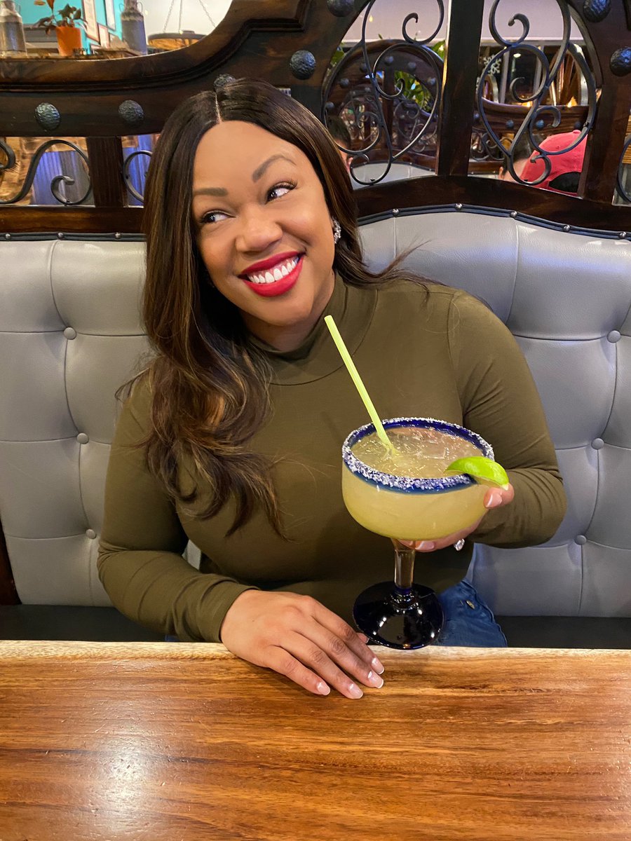 Mekialaya's tweet photo. Vacation vibes 🔛! Taking a little time off in the mountains (and Mexican food, of course, was a must)! I’ll see y’all next Monday on @CBSNewsColorado #Firstat4 — until then, hope you have a lovely week! 🥰🎉 https://t.co/J64B77yG65