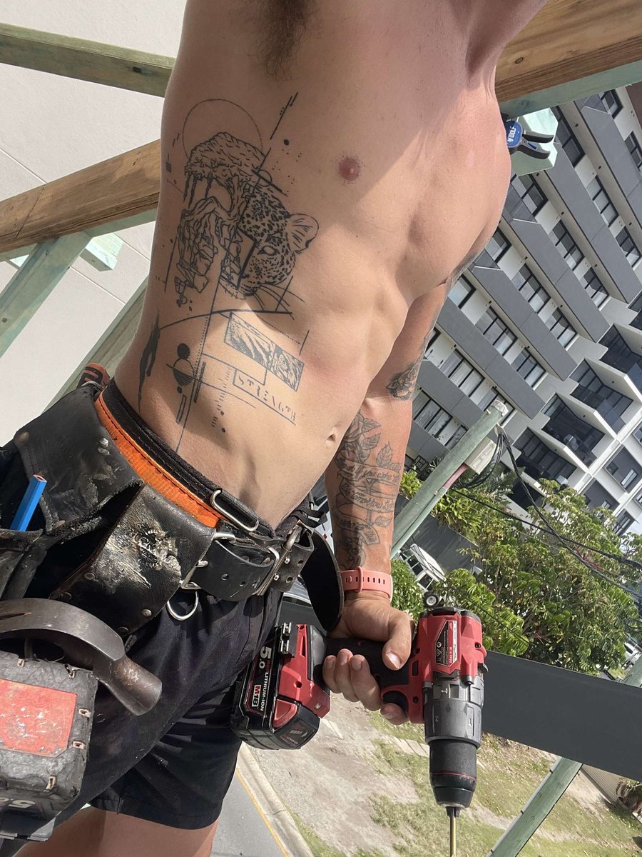 Love playing with my tools ! 🛠️🔥☀️ #Australia #NewYearsResolution #tradie #Brisbane #fyp #Spicy #abs #fitness #workoutmotivation