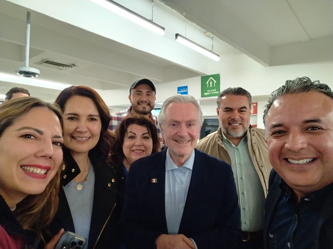 CQuintanaMtz's tweet photo. Ya listos con toda la actitud, para iniciar el día de mañana, nuestra reunión plenaria y revisar la agenda, para lo que será el próximo periodo legislativo ¡Saludos!

#CarlosQuintana #DiputadoFederalDistrito10 https://t.co/Xchhx5hGRN