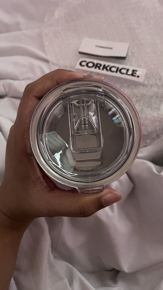 disanctuary's tweet photo. guys aku mau jual tumblr corkcicle aku, its never been used dari pertama beli karena aku ternyata sehari hari pake yang canteen, beli waktu sale akhir taun kemarin, sama tax dang ongkir ke indo jadi 480rb an— oh iya ini emang pas dateng ga pake box ya. yang mau bisa dm aku aja! https://t.co/ApO9SrXYE0