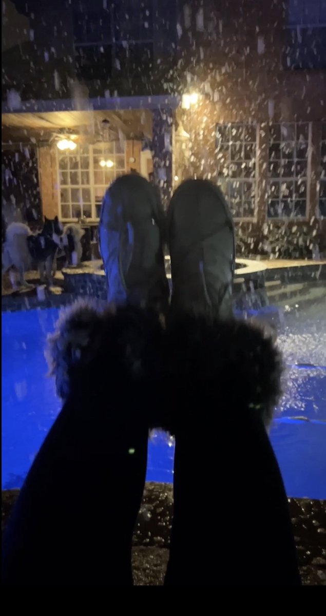 PepitaCorona's tweet image. Yessssssss &amp;amp; G♥️D is sending some snowflakes ❄️ so we don’t forget the value of our resolutions in Life✅🌟 Let the Spirit FL❄️❄️❄️❄️W!! #snowvibes #texasweather #myvibes #Huskies #PositiveVibesOnly &amp;amp; Christmas 🎄is Back on track Amigos !! 😂🙌🏾🌟👍🏾 #spiritmatters #enjoylife 😉