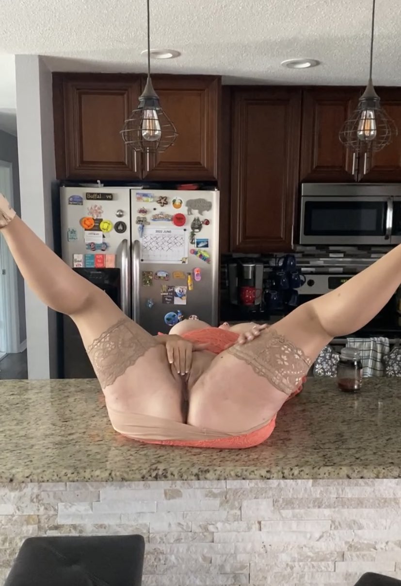 Naughty Alaya ☘️ on X: Hot cumming video posting on onlyfans tonight free  with your subscription. NO PPV EVER. t.coz5EtcAm3B0 @BadMomsSquad  @CaravacaPaula @WillBang4 @CharmsandGents @Grandma_Sexxx @MilfsandGilffs  @Booty_Kingdom_ @Coach0302 ...