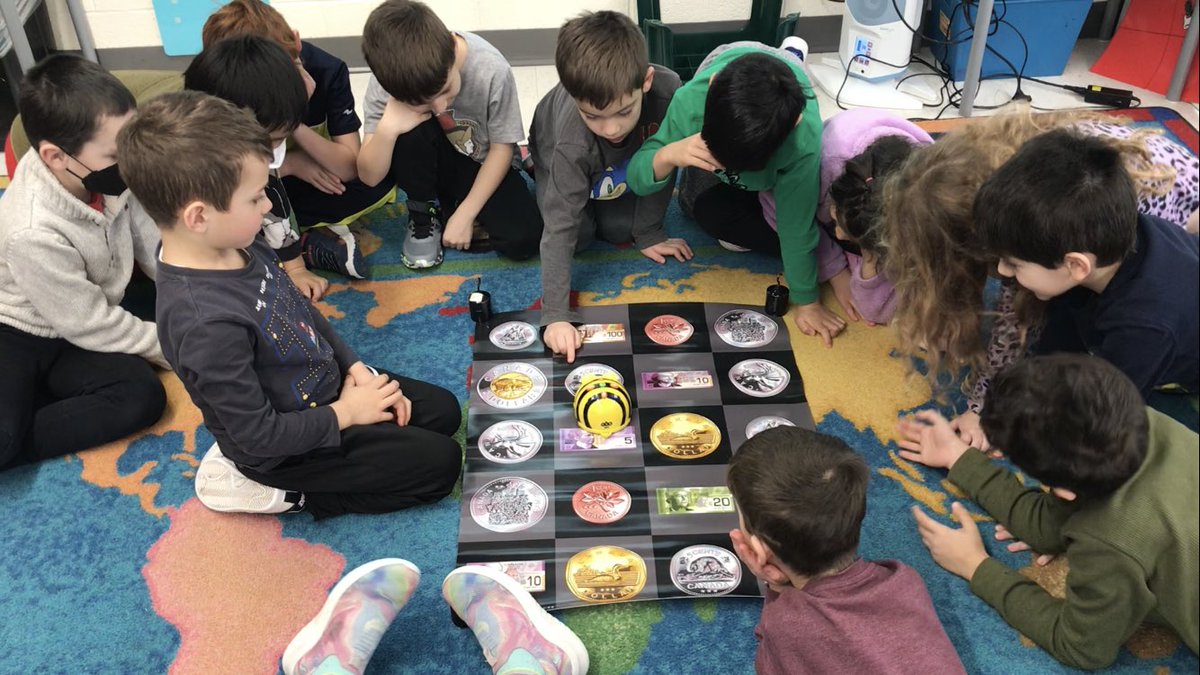 PCameronOCSB's tweet image. We are learning about Canadian coins. 🇨🇦💰 We also practised our coding skills today. #ocsbMath #ocsbCodes