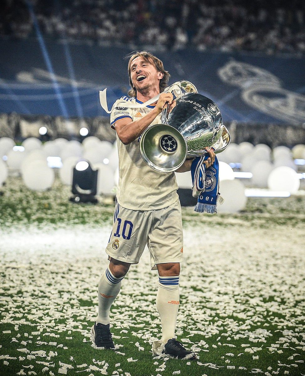 PorMiFutbol's tweet photo. 🚨 Luka Modrić no renovará contrato con el Real Madrid. No será jugador del Real Madrid a partir del 30 de junio. https://t.co/FxsAUpqBRr