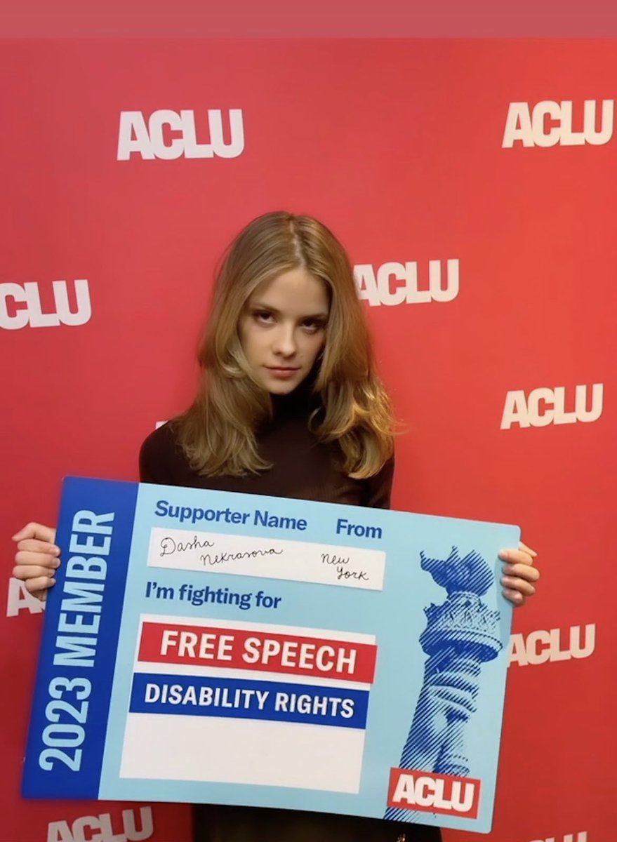 LargeCrunch's tweet image. 今天，当我乘地铁时，我决定在大门外再等五分钟，看看我能数多少次跳票。 我在红色和黄色/绿色线上的站点上做了四次。

在五分钟内发现的平均票价跳线数为22。