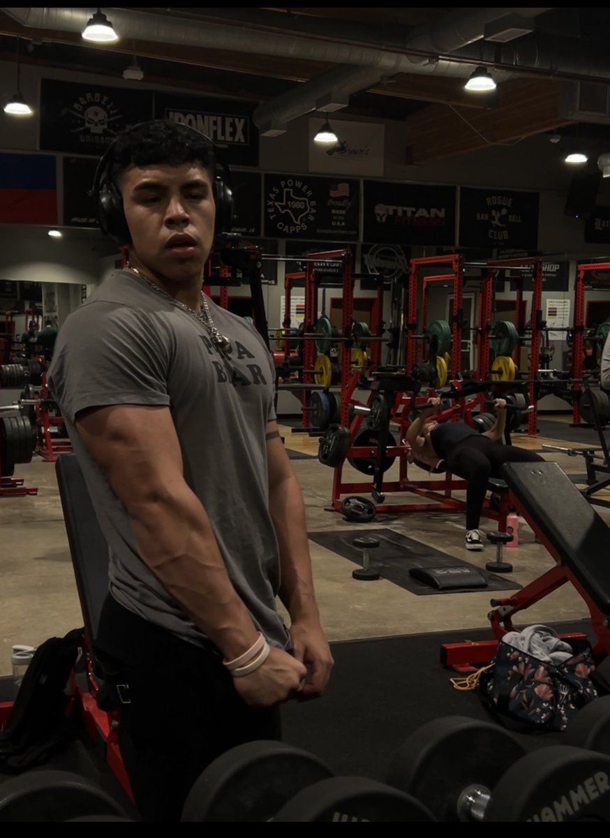 Oso_kilos's tweet photo. I love lifting at 5am
#gym #gymbro #gymrat #exploree #tweet https://t.co/feoNlrRoEO