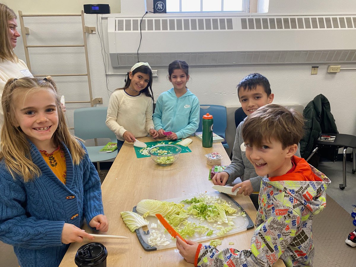 BXV_ES's tweet photo. Third grade students had a blast making dumplings!  They worked in teams to help cut all the vegetables and stuff the mixture into the wrappers. https://t.co/qwAmibnQcU
