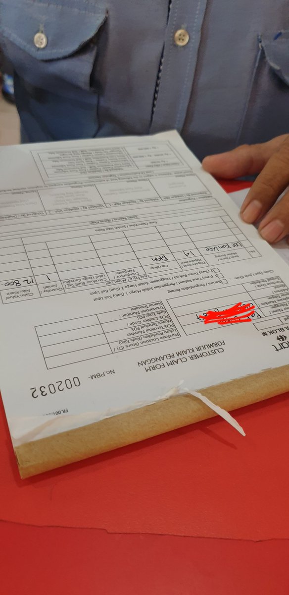 upieUPIE's tweet photo. Transmart  Blok M Square yg ajaib! Ini yg ke 3Xnya, harga didisplay beda dgn harga dikasir. Pas ditegur kasirnya, dia cek, eh bnr gak sinkron ktnya. Dgn enteng jwb, "byr aja dulu, nanti selisihnya kita balikin di bag.Informasi", bcr tanpa menatap mata sy. KEREN 👏👏👏! https://t.co/3J77Juj8dE