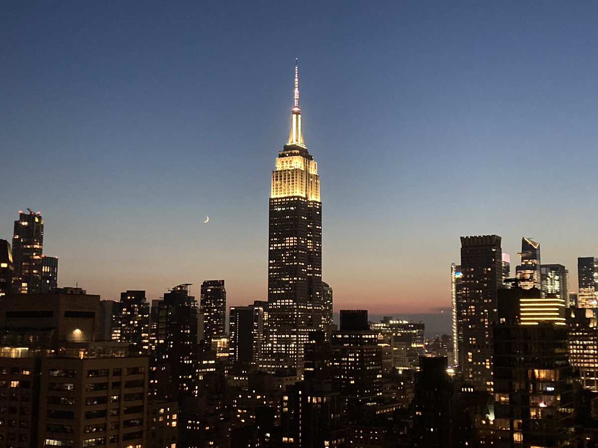 Antetomaso's tweet photo. @EmpireStateBldg You’re such a beauty, you always stand out 💕 https://t.co/piVlAuZBeL