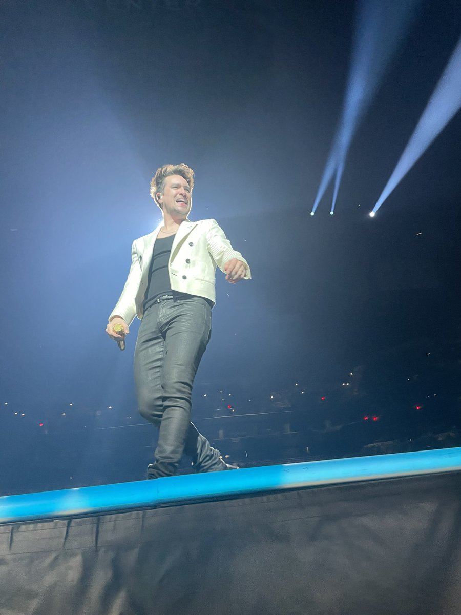 prettyoddopp's tweet photo. My very last Panic! Show was October of last year. I went by myself as I have since PFTW because if I want to do something, I’m gonna do it. https://t.co/j2Og5aiYhU
