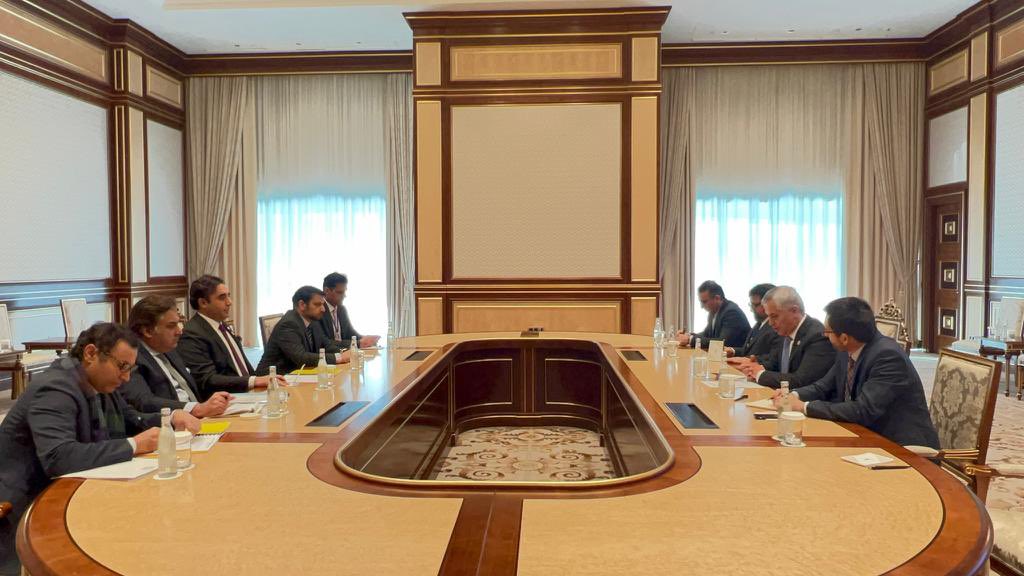 BBhuttoZardari's tweet photo. Pleased to meet ECO SG Amb. Khusrav Noziri at Tashkent on sidelines of 26th COM meeting of #ECO. Reiterated 🇵🇰’s commitment to its vision as a founding member. Pakistan will continue to play its role in promoting development &amp; connectivity in ECO region.@ECO_int
@PakinIran https://t.co/GdKHP8uHEv