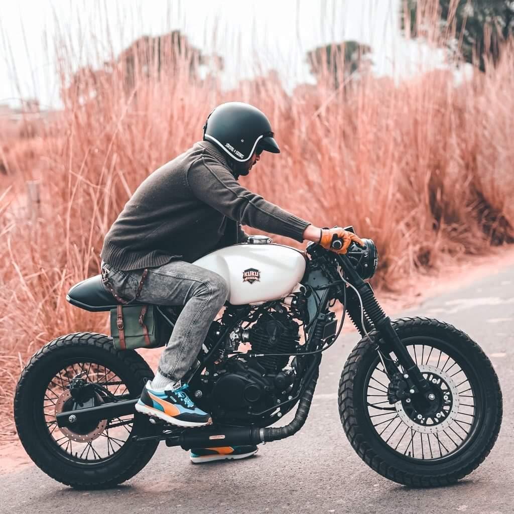 StrollandSwing's tweet photo. Introducing the latest addition to @kunwarcustoms garage.

A custom motorcycle built by our talented friend. This one-of-a-kind ride is a true work of art, with a unique design and top-of-the-line features. 

Can't wait to hit the open road and show it off! https://t.co/0gpgVQnpwh