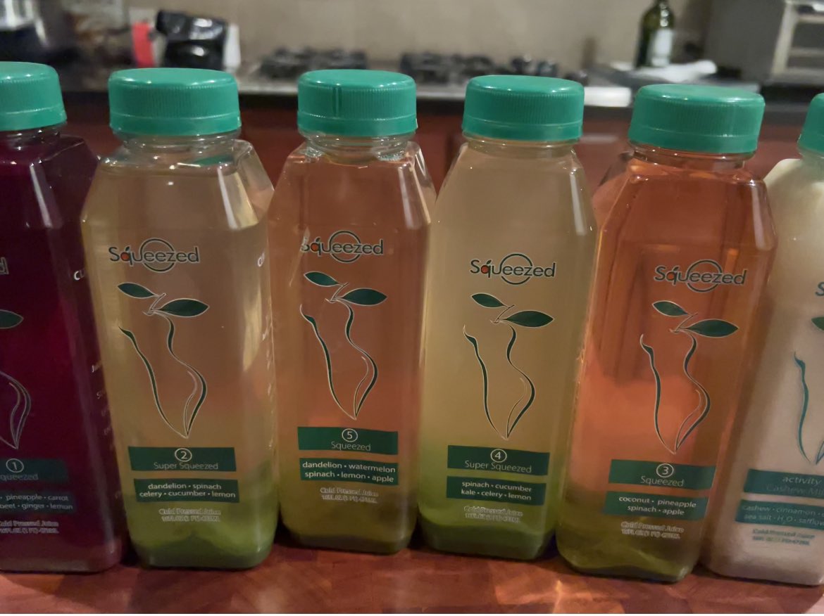 mmee_70's tweet photo. @squeezedonline I have had the worst experience ever with my last shipment. I am having no luck with your customer service, so I wasted over $160 on a juice cleanse that I couldn’t ingest without gaging. It arrived like this. https://t.co/b4pVABV077