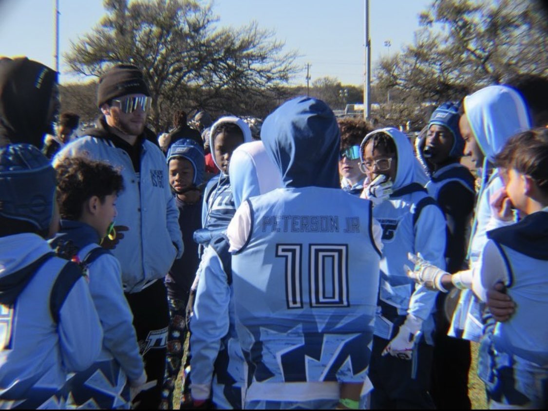 TheReal_10K's tweet photo. Leading by example while teaching these young men how to #TrainToGo #TTG 🏈💪🏼😤 https://t.co/Dh8AUes0Yc