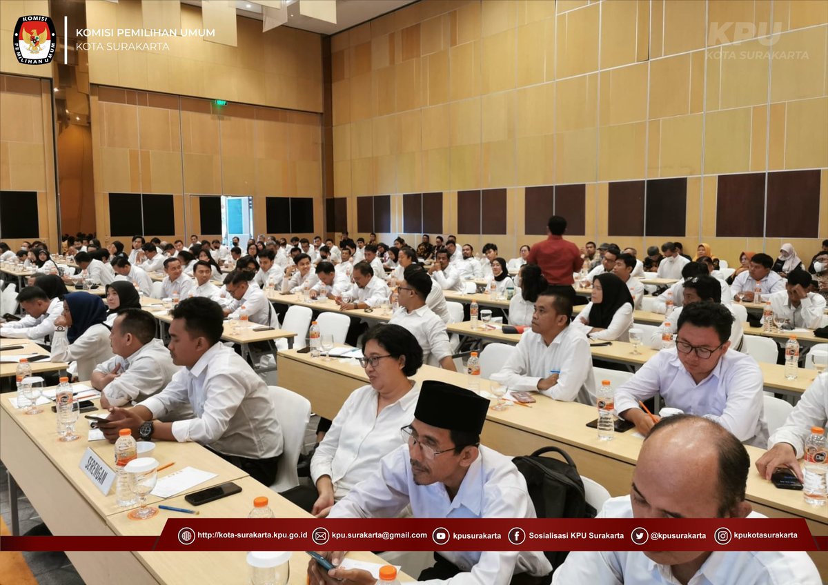~Tanto Winurdin. Kemudian dilanjutkan dengan Pengarahan dan penyampaian materi pembekalan oleh Ketua dan Anggota KPU Kota Surakarta. 
Pembekalan dan penyampaian uraian tugas PPS diawali dari Divisi Keuanga, Umum, Logistik dan Rumah Tangga, Sutarti; dilanjutkan masing-masing ~