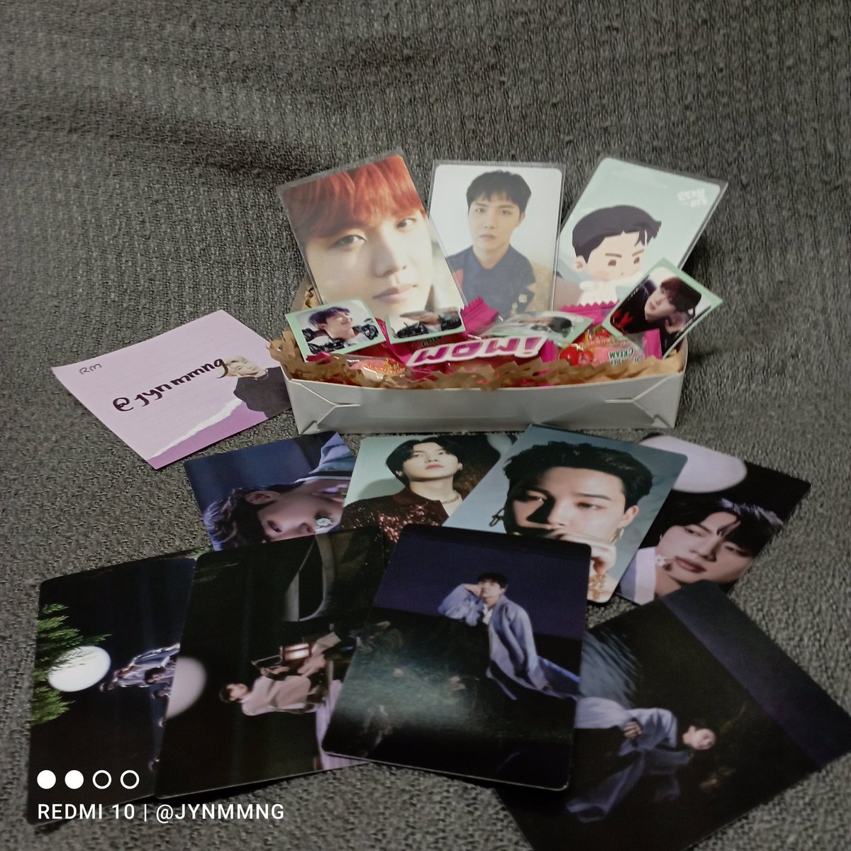 jynmmng's tweet photo. BTS J-Hope Small Package Giveaway! 💣
- J-Hope ofc PC
- Lomo Cards
- Candies &amp; Stickers

💣1 WINNER of Small Package
💣2 WINNERS of ₱20 GCash

#jynmmngpamiGAys

•follow, like &amp; rt
•rt my Flash Sale twts from #jynmmngpaampons

draw via twt picker when 50% of bentables are sold https://t.co/Oojw9mFf1V