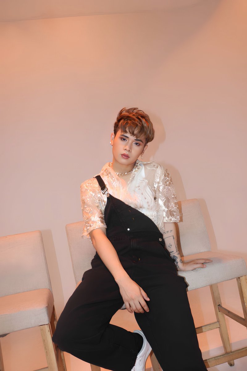 [4K] ALAMAT Alas | Teen Vogue Feature
Read: teenvogue.com/story/p-pop-gr…

MAHARANI MV OUT NOW
#ALAMATMaharani #ALAMAT #ALAMAT_Alas
<a href="/Official_ALAMAT/">ALAMAT ᜀᜎᜋᜆ᜔ 🇵🇭</a> <a href="/ALAMAT_members/">ALAMAT Members</a>