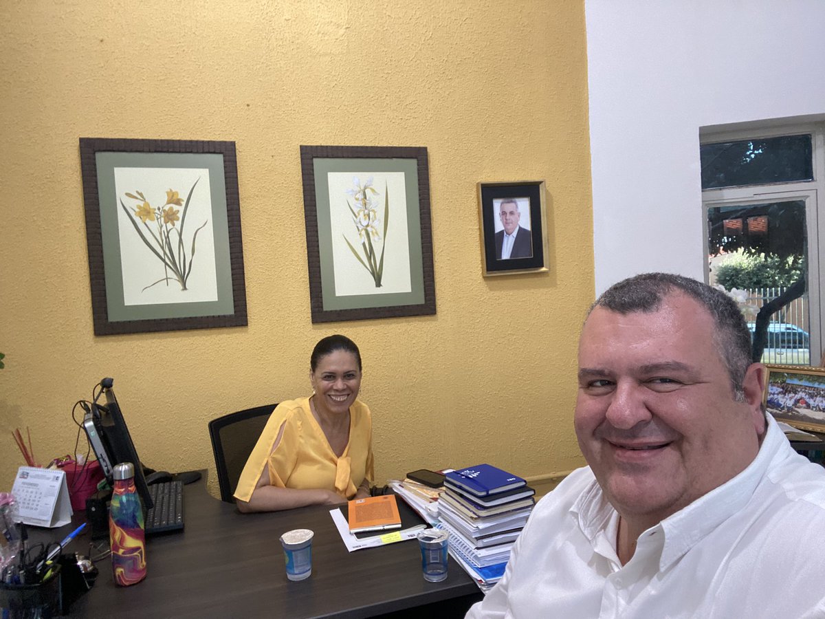 IssamFaresJr's tweet photo. Em visita a Secretaria de Educação de Três Lagoas, Angela Brito, no dia internacional da educação, falamos sobre diversos assuntos, dentre eles, o importante anúncio feito pelo nosso Prefeito Guerreiro referente ao reajuste legal dado aos professores que chega a mais de 21%. https://t.co/Tr87aZEnVD