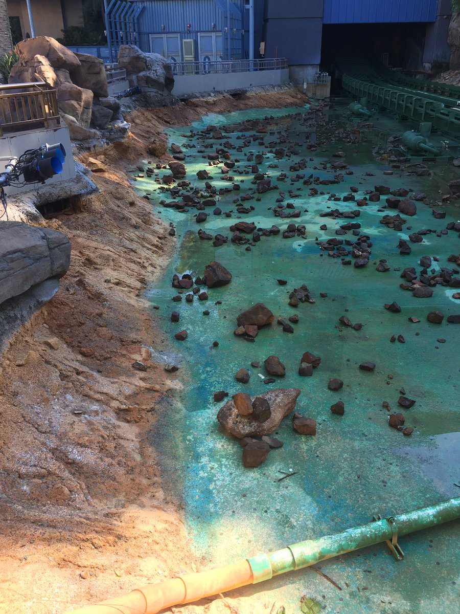esjeffrey's tweet photo. Yeahhh @PodcastTheRide, I’ve got a gripe. Universal DOES have a dry lagoon. https://t.co/a6I3EoQQx2