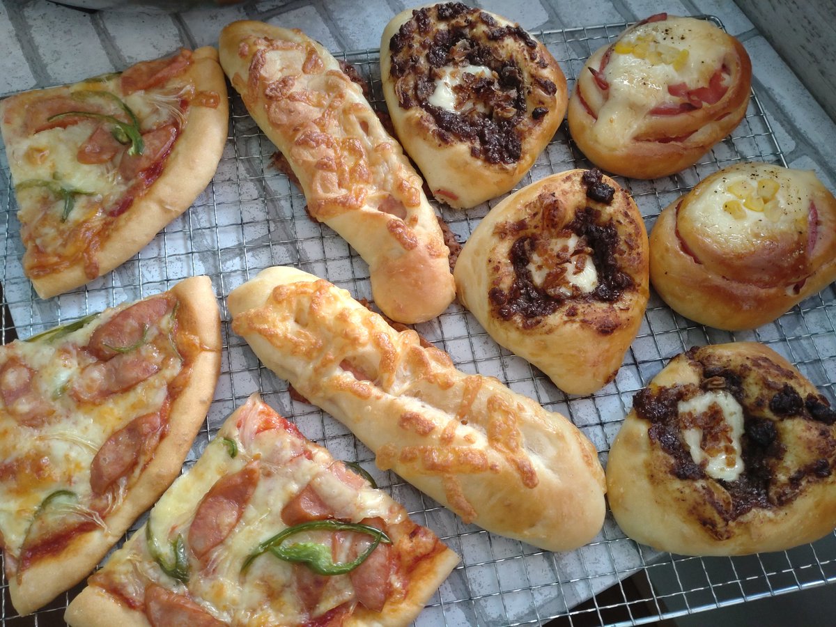 Petitefleur2147's tweet photo. 今日のパンとお弁当たち

⁡⁡#沖縄市⁡
⁡#泡瀬⁡⁡
⁡#お弁当⁡
⁡#日替わり⁡
⁡#パン⁡⁡
⁡#クッキー
⁡#焼き菓子⁡
⁡#日替わりパン
#行楽弁当⁡⁡ https://t.co/DBZQyQhwBW